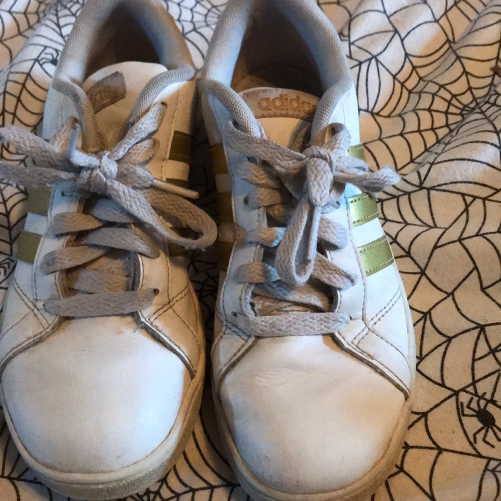 Girls adidas shoes white and gold